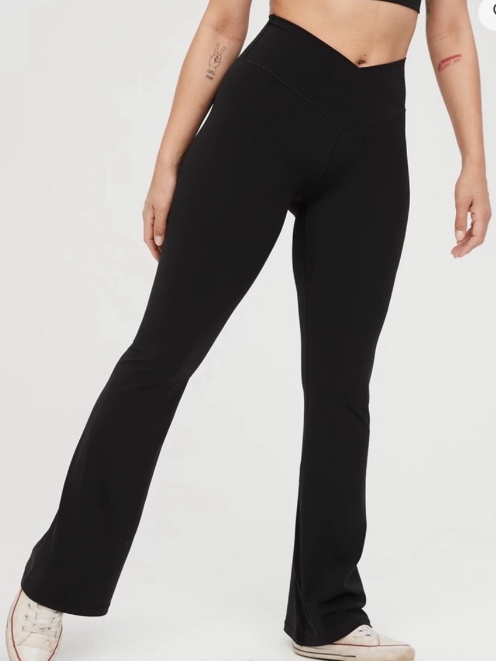 NWT Medium Offline by Aerie Women's Hi-Rise Crossover Black Flared Leggings